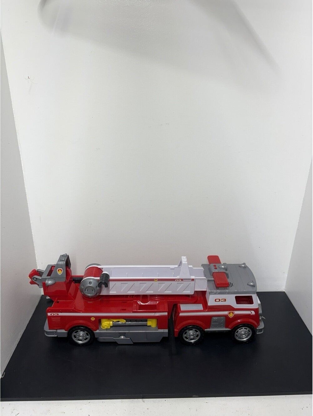 Paw Patrol Ultimate Rescue Fire Truck Extendable Ladder Lights Sound